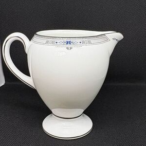 Vintage Wedgwood Amherst Platinum Globe shape milk jug creamer